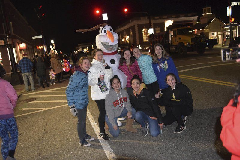 Hundreds flock to Holiday Happenings